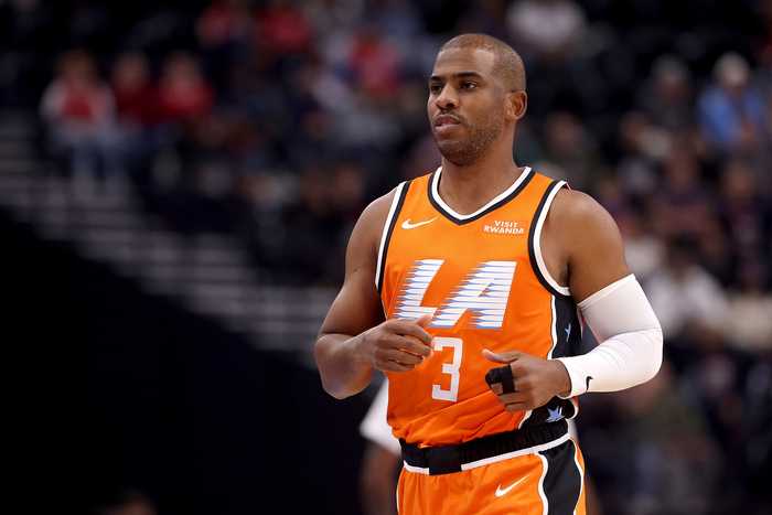 NBA官博致敬保罗：伟大从不只有一种形状 他永远挺拔&永远不屈